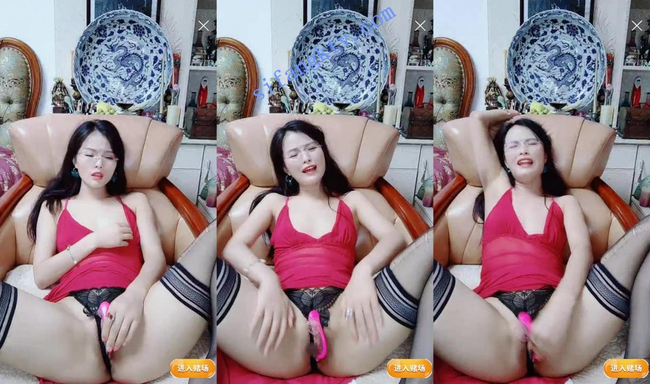 小蜜舒 极品骚货眼镜妹良家,全裸跳蛋紫薇高潮不断 图 05