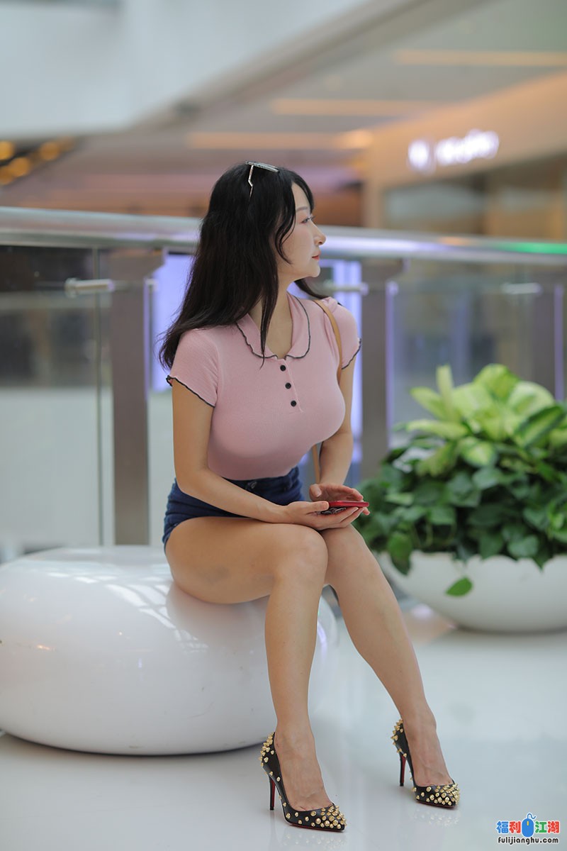 【视频】高跟长腿热裤肥臀美女【1V/4.53G/百度云】