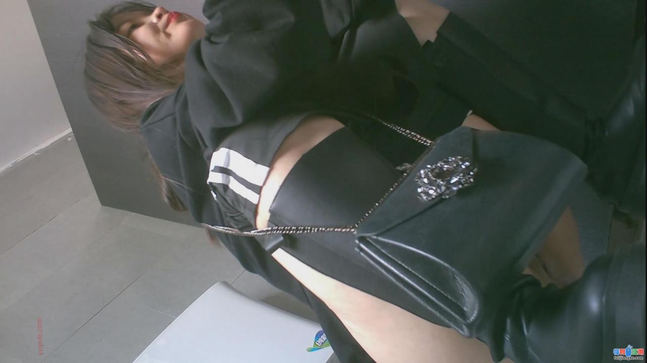 【平角全景厕拍】丝袜制服妹，赠送470张TK007厕拍图【1.4G】