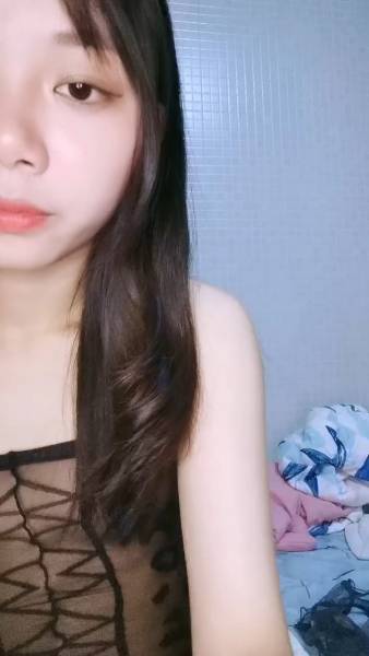 清纯学生妹下海！一脸呆萌，连体情趣丝袜[1V 536M][百度盘]