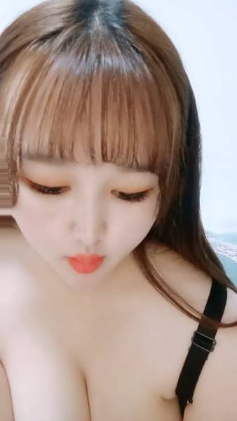 脑袋那么大的奶子！肉嘟嘟可爱妹子！[1V 148M 百度盘]