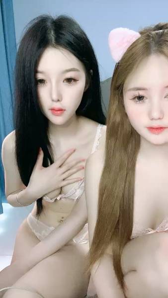 哇哦，非常正点的两个妹子~诱惑力可以[1V 859M 百度盘]