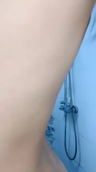 新人红唇美少女！难得和炮友双人秀！黑丝[1V 1.07G 百度盘]