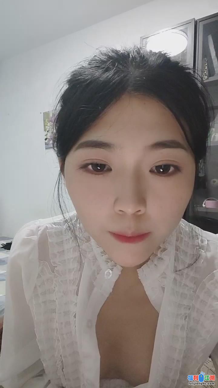 2022.7.12，【七七爱吃饭】，第一天下海播，颜值女神，湖南妹子【0.9G】