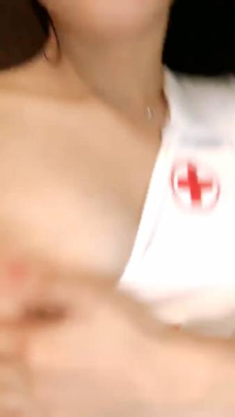 清纯新人大眼萌妹子护士制服装露脸自慰[1V 557M 百度盘]