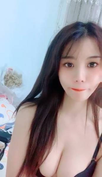 新人！简直美到过分~【点点】首次扒穴[3V 2.36G 百度盘]