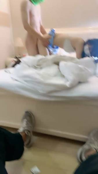 双马尾小萝莉激情操逼！还有个老哥旁边观战[1V 443M 百度盘]