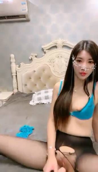 重磅！顶级绿播下海~【小萧】道具自慰！[5V 1.77G 百度盘]