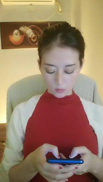 【火乔】神似陈乔恩！双指抠穴淫汁滴落[6V 4.00G 百度盘]