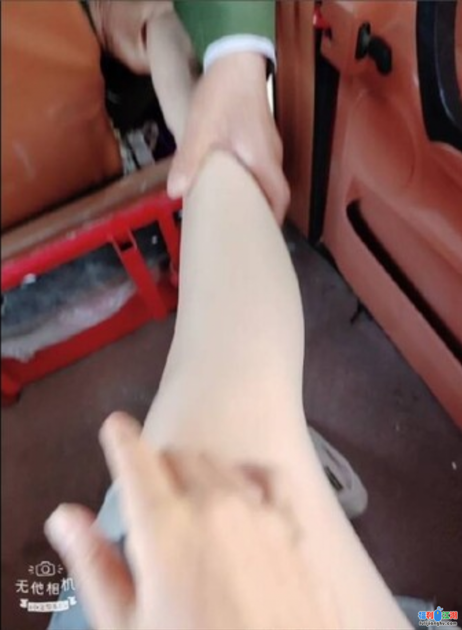 户外女主播各种勾引中学生车震、农村老头、工地包工头、快递员，特别骚，妖媚婷儿。【171V+14.8G】