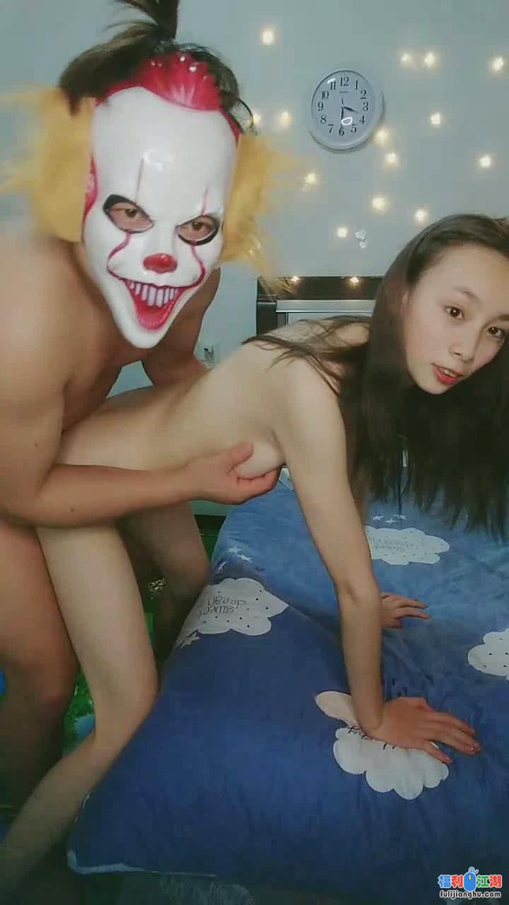 小哥哥双飞大战两个年轻嫩妹子传教士后入女上位很齐全撸射在肉肉的妹子1v 912mb【百度网盘】