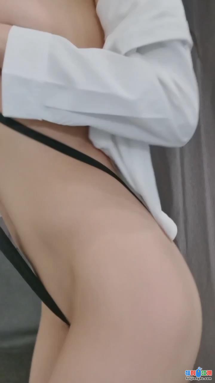 卷发御姐道具自慰，特写自慰掰穴粉色逼逼【0.65G】