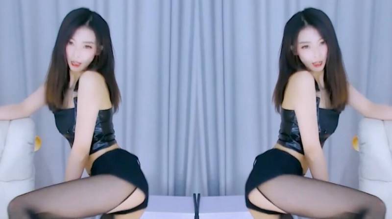 【补】CC丨小野马、梓妍等6位直播骚舞 漏底、闪现乳头 [6V/784M/百度云]