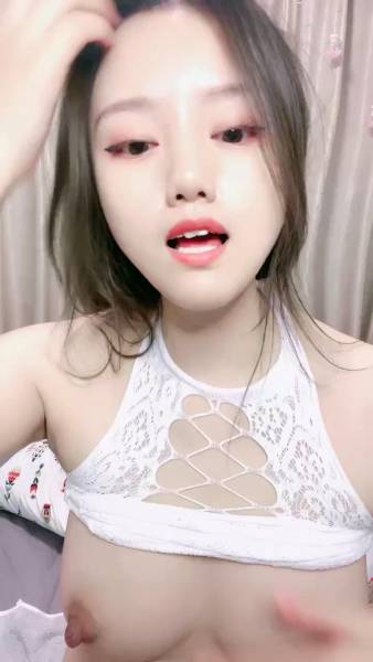 超高颜值半糖主播 -小鱼干肉丝骚脚小美女[1V 1.45G 百度盘]