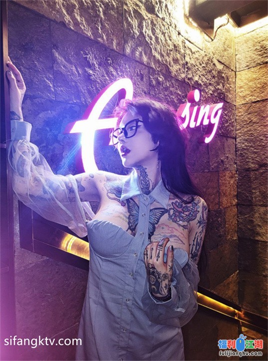 【重磅核弹】颜值巅峰白富美 Sexy chloe (龙猫夫妇) 最新福利【1.3G】