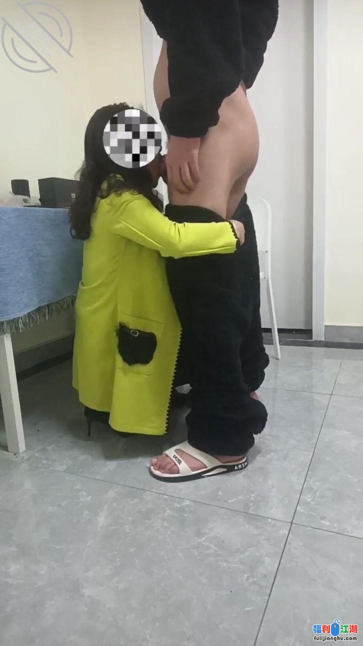 用丈母娘的自慰视频强迫她为我口交爆操！【3V 0.4G】