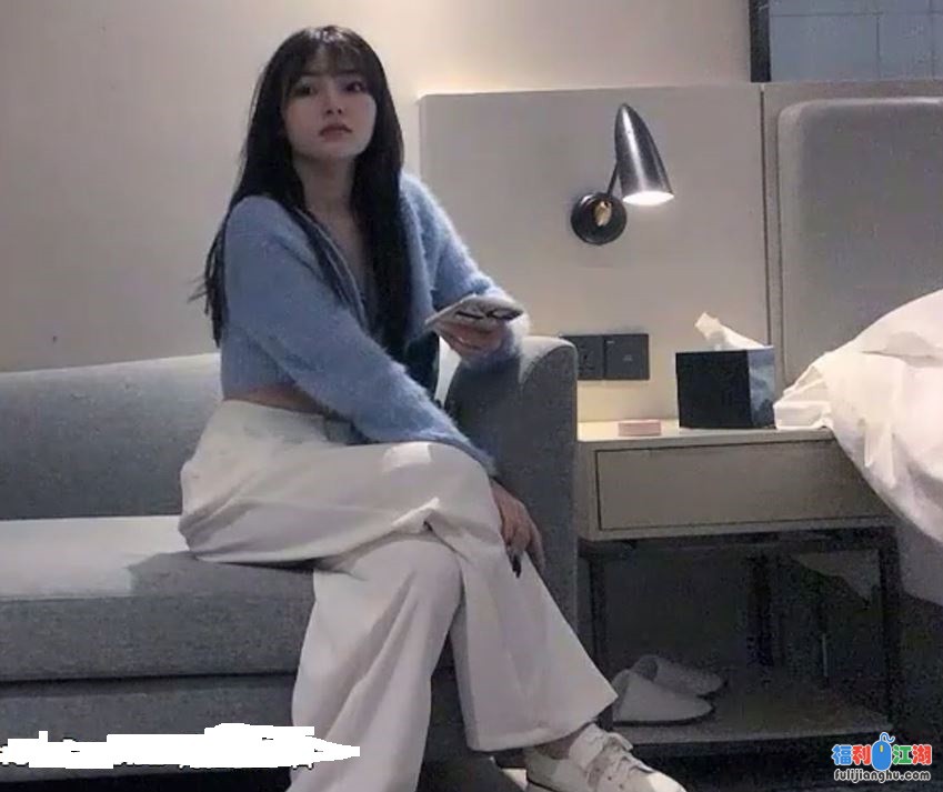 这么纯的漂亮妹子，两千多块钱也值了，妹子数钱的样子好美啊