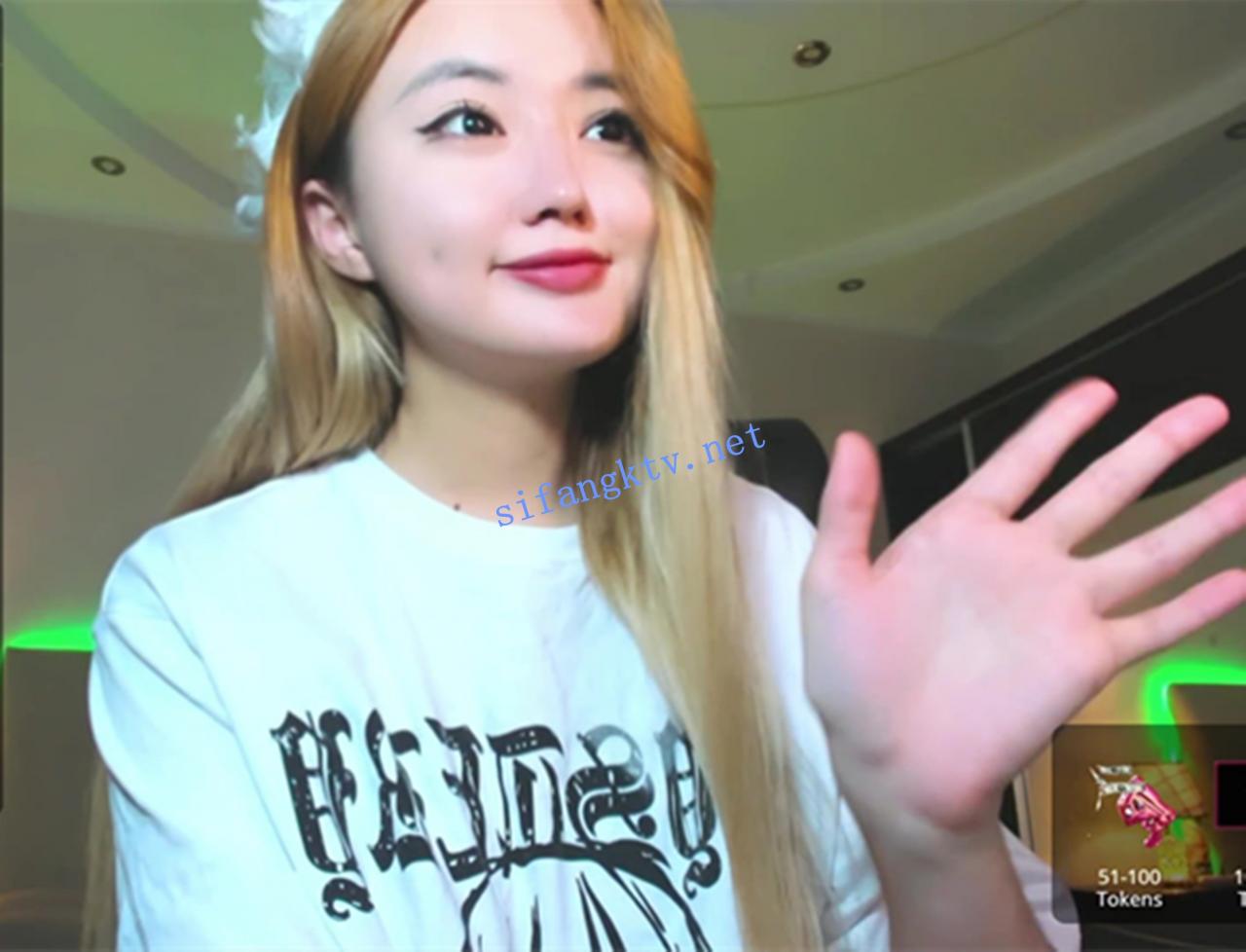 新晋美女~ 2iesta 19岁小妹妹~甜美迷人小酒窝~跳蛋道具自慰 图 01