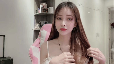 女神尺度再度升级~ anna102 100%初恋感觉~黑牛道具~自慰大秀 图 01