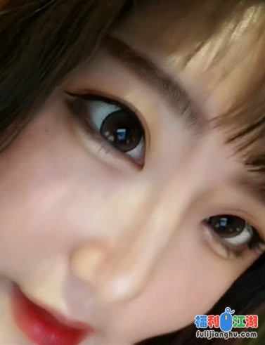 ❤️颜值风骚微胖巨乳肥逼小姐姐一对一 扣逼喷水紫薇秀【1.37G】