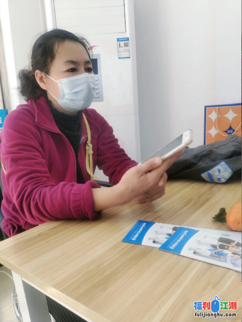 海角牛逼大神『风花雪夜』劲爆热销—49岁干妈给我口