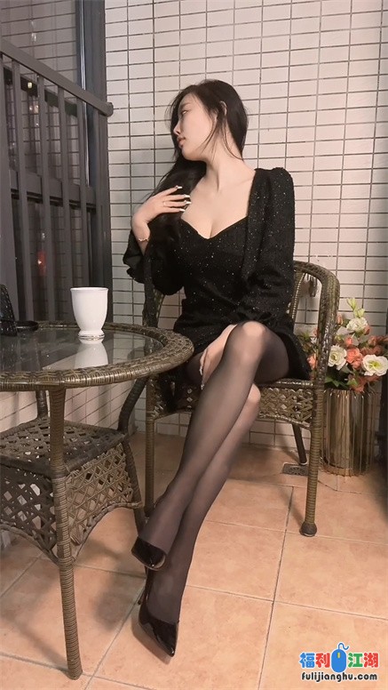 【秀人网杨晨晨】最新AV剧情演绎-羞涩处女求插入 真空无内【1G】