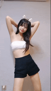 ♈推荐!两个学生跳裸舞~ 小婧 极品美乳~自慰喷水~超顶~ 图 02