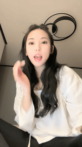 极品美女~ 小野师妹 牛仔裤~姨妈期~双道具~自慰喷水~爽~ 图 01