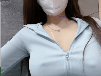 UT司腾 第三十二弹 巨乳小骚逼 试衣间内换衣 自摸下面 图 03