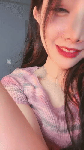 女神归来 人间尤辘 罕见露脸~美炸天的身材~道具自慰超喷 图 01