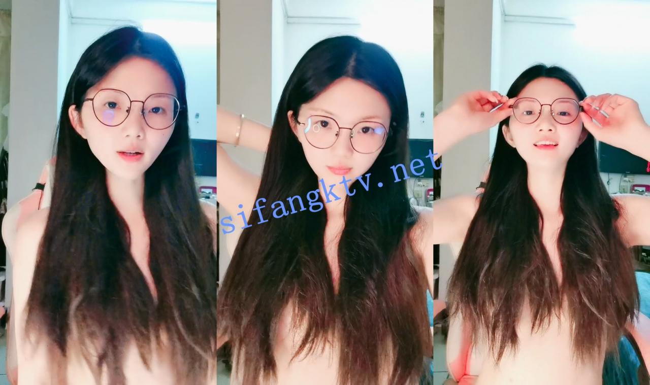 ⚡眼镜学生妹展示诱人好身材! 小蚊崽 非常粉嫩的三点~ 图 01