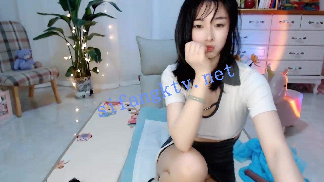 ❤❤❤ST专卖店 AOAkoko 新来的学生妹,跳蛋假鸡吧~大潮喷~ 图 02
