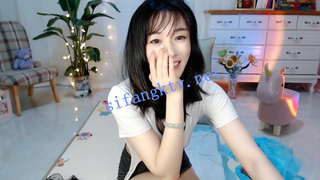 ❤❤❤ST专卖店 AOAkoko 新来的学生妹,跳蛋假鸡吧~大潮喷~ 图 01