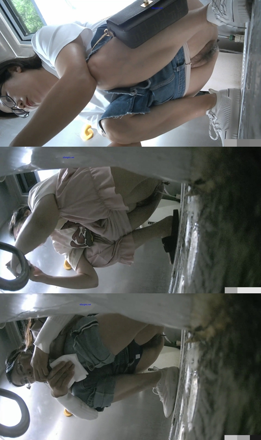 2023-4月最新流出国内厕拍大神潜入师范学院附近公厕❤️正面全景露脸偷拍经期美眉流量大把内裤都染红了