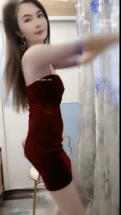 在快手拥有38万粉丝的美腿御姐-兰兰女神 下海罕见露奶露逼，奶子奶型非常的好看，女人韵味十足，御姐美腿控的福音