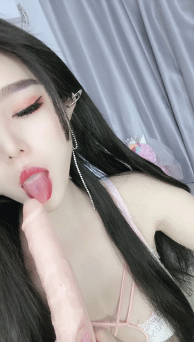 ⚫️ 明星来了 芙芙早点睡 全网最粉最小的逼~全裸自慰~ 图 04