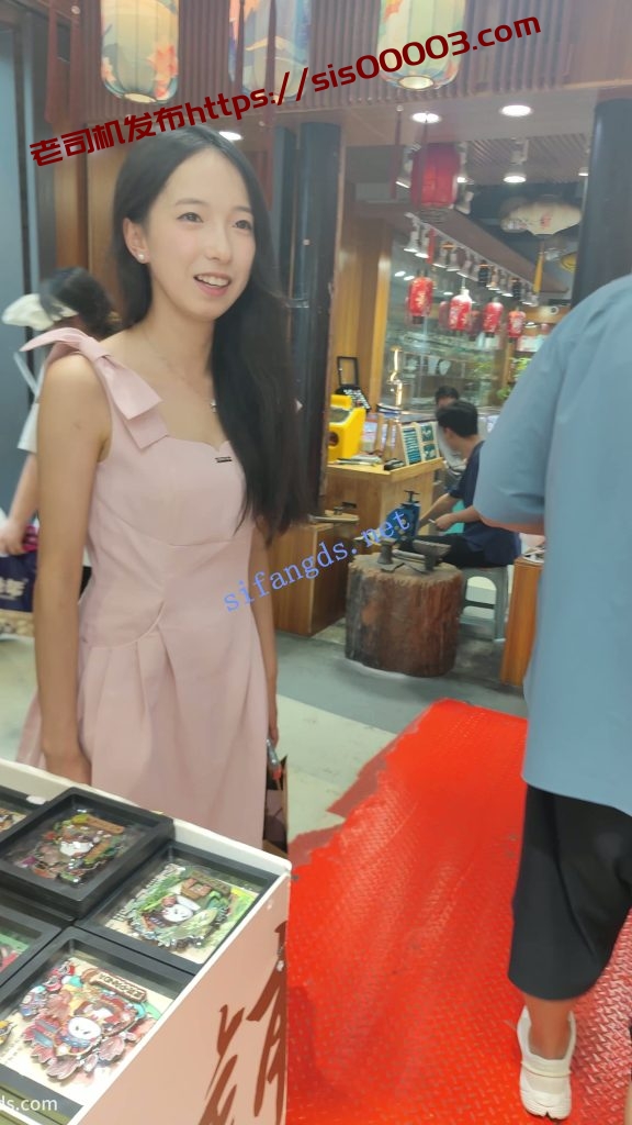 【CSCD】粉色连衣裙小姐姐和家人出来旅游，白色内内【1V】【970M】