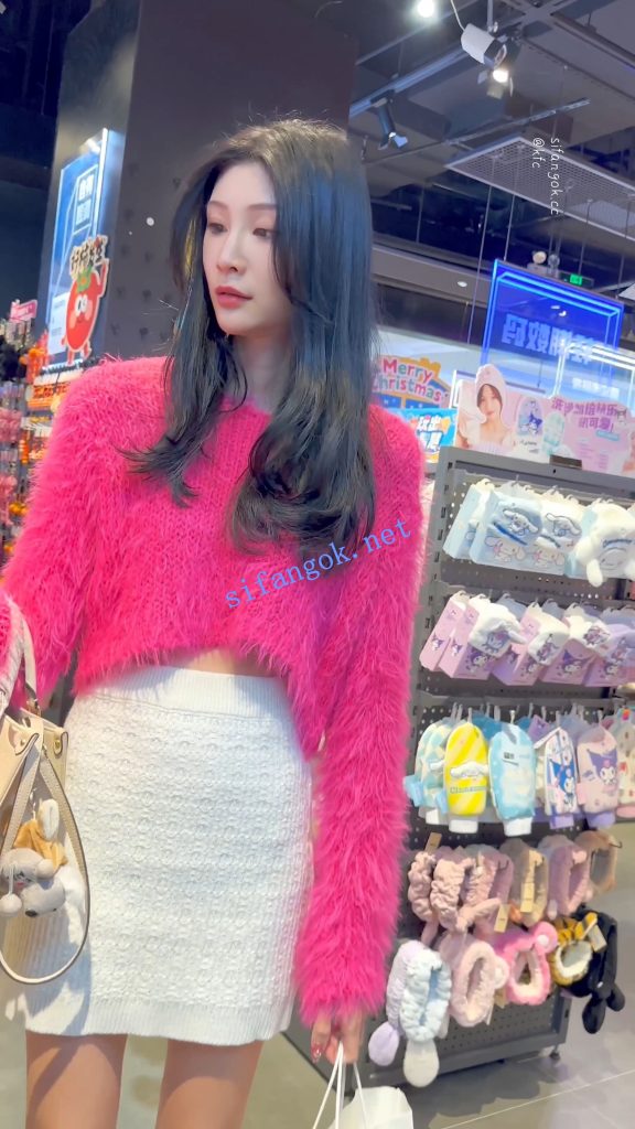 【KFC】身材极品的美女·包臀裙黑内·路过大哥都回头看一眼【1V】【442M】