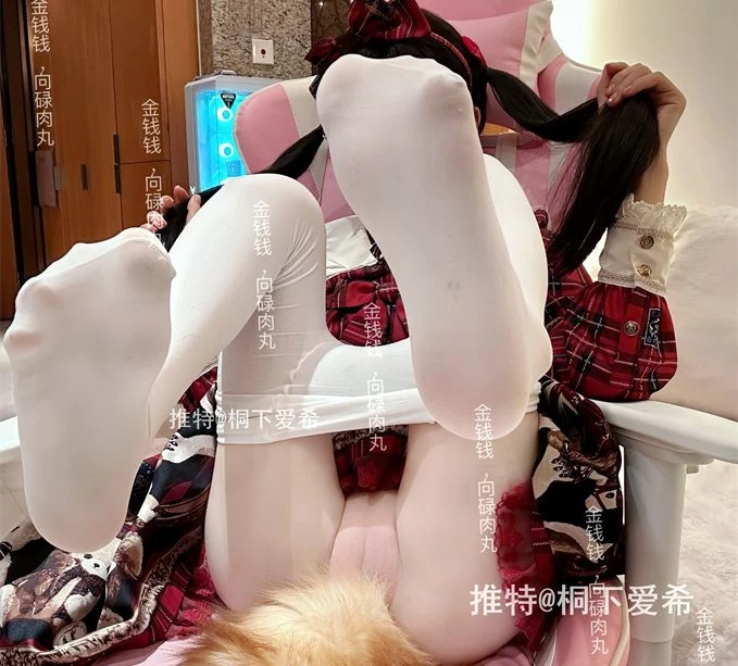 桐下爱希 新作 [足交,足控] 23分钟 Cos绝区零 月城柳 [12P1V-1.38G]