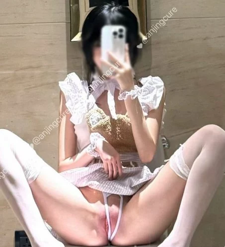 某个po@mougepo [288门槛] 8分钟 私定版 Cos黑丝情趣兔女郎+全裸自慰 [2V-467MB]