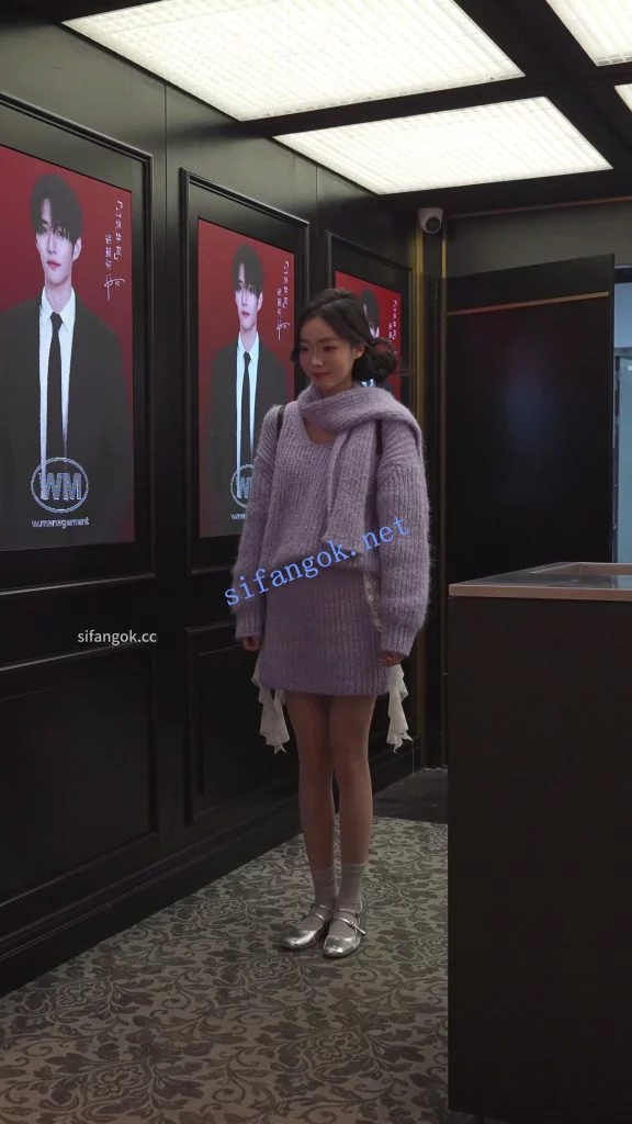 (BC-AA-701)紫裙美女冬天去服装店面试..肉色丝袜配白内被CD